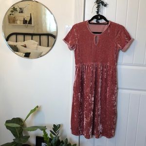•Tea n Rose crushed velvet dress•